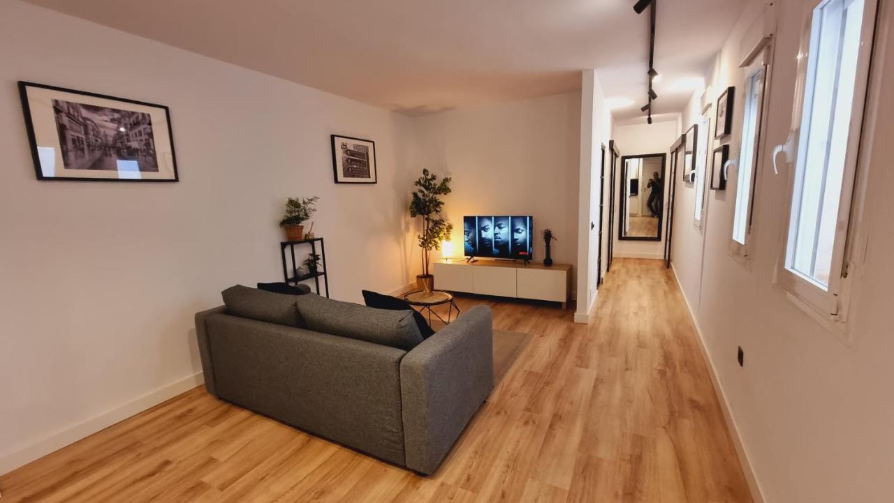 Modern Haven For Urban Explorers By Rems مالقة المظهر الخارجي الصورة